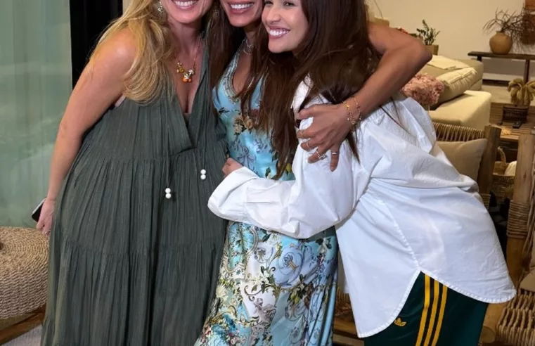 Juliette e Anitta Celebram O Ano Novo Astrológico Juntas