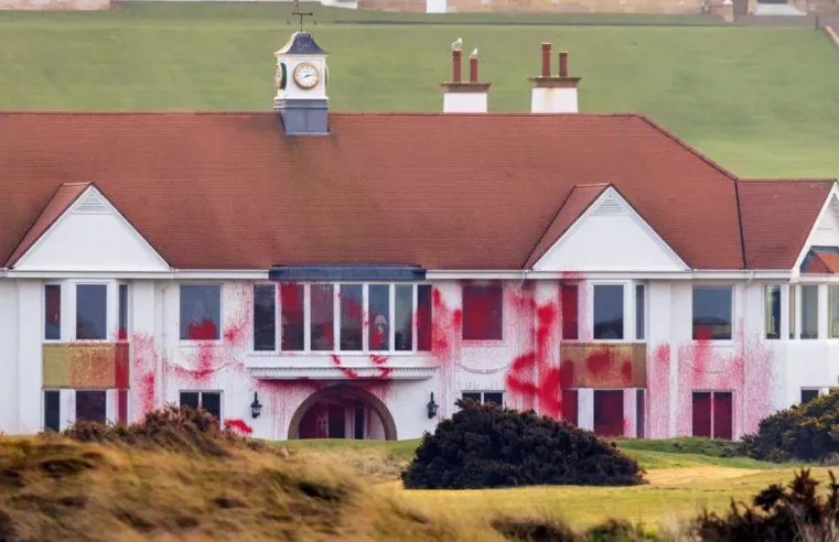 Trump Chama Vândalos de Turnberry de ‘Terroristas’