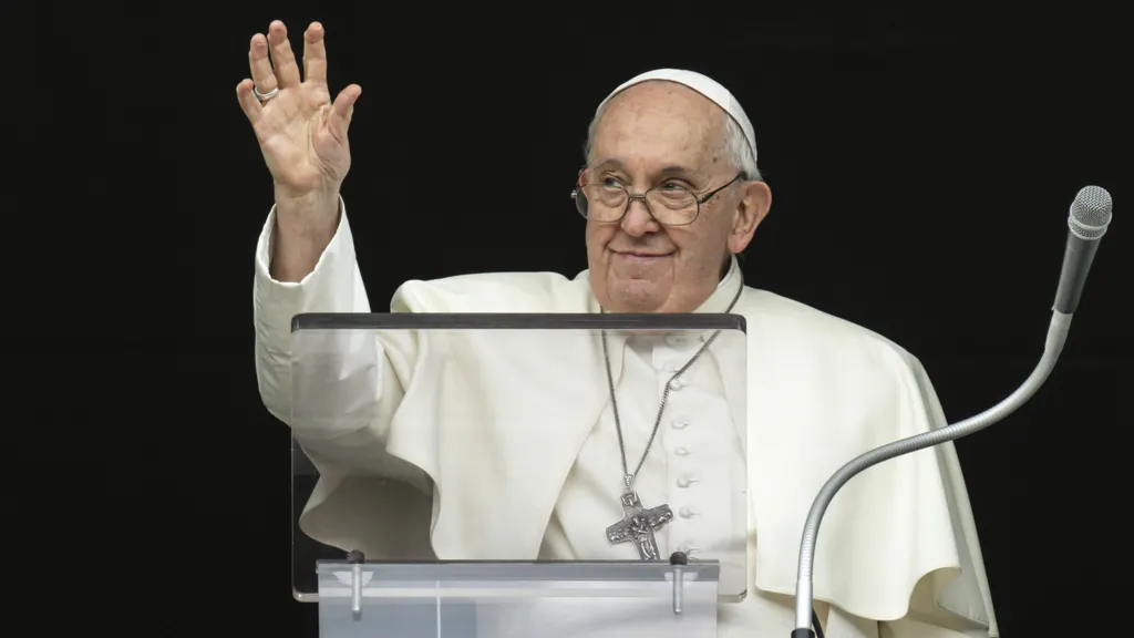 Papa Francisco receberá alta após 33 dias de internação