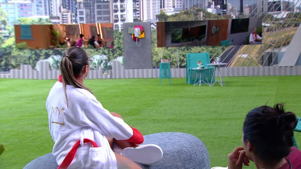 Estratégias de Voto no BBB: Eva e Renata em Ação!