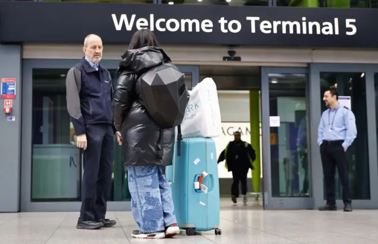 Incêndio em subestação paralisa voos no Aeroporto de Heathrow
