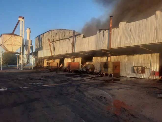 Incêndio em fábrica de amendoim em Tupã ainda ativa focos