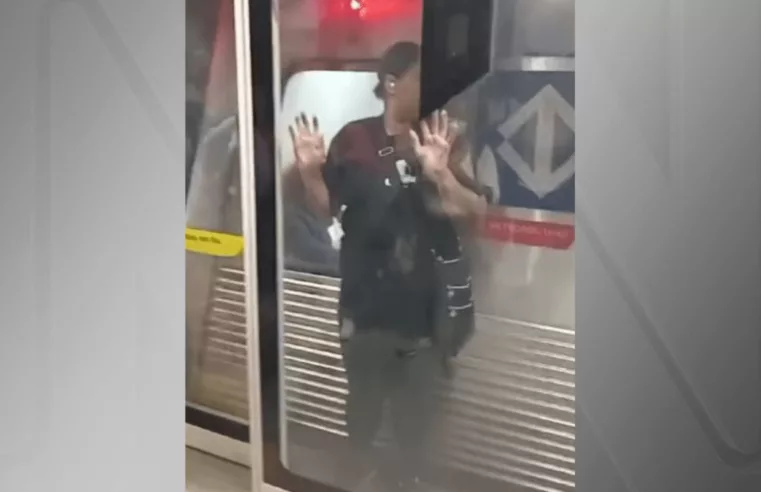 Mulher fica presa entre o trem e a porta no Metrô de SP