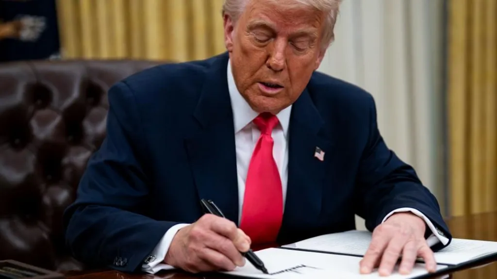 Trump Assina Ordem para Desmantelar Departamento de Educação