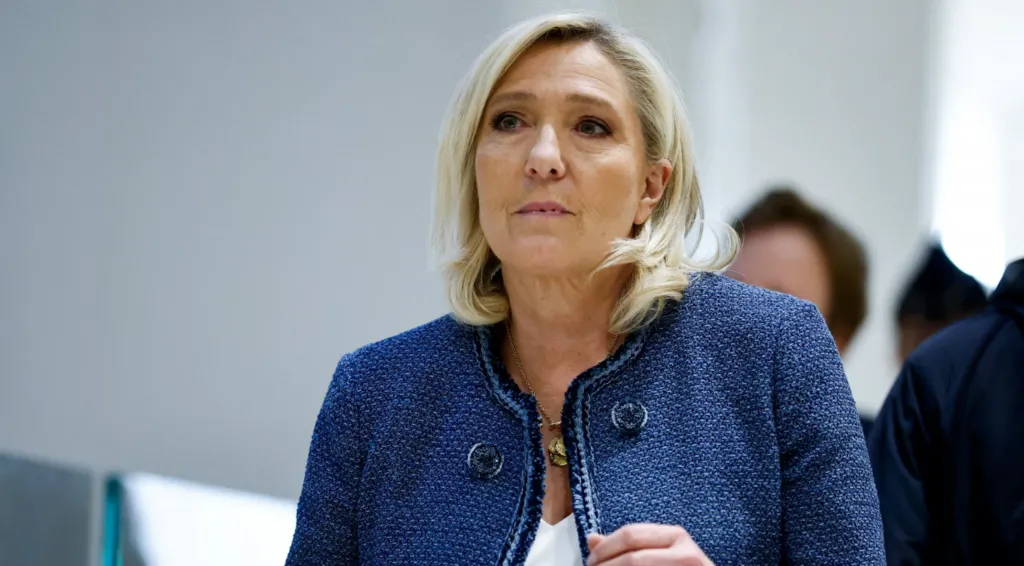 Le Pen condenada: o futuro de sua candidatura em risco
