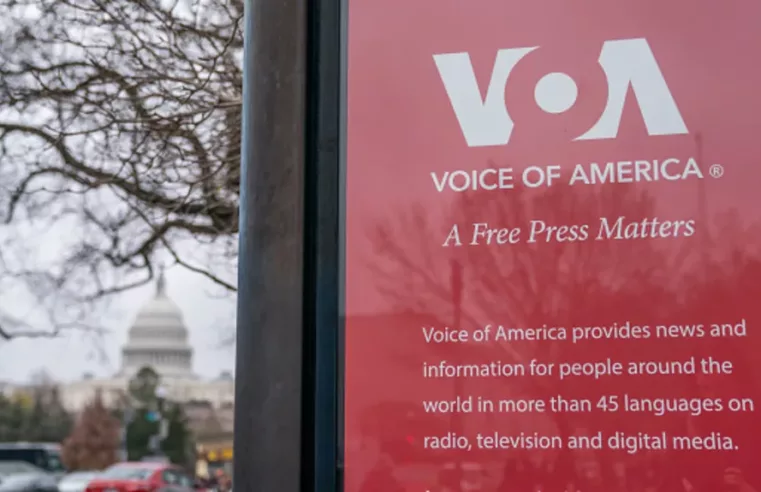 Trump corta verbas da Voice of America e ameaça imprensa.