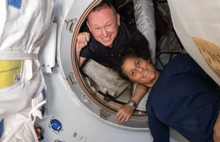 Astronautas retornam à Terra após 9 meses de aventura no espaço!