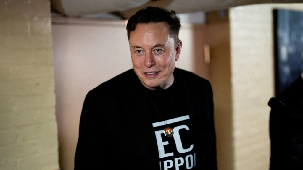 Elon Musk e Peter Navarro: Conflito sobre a Tesla e Tarifas