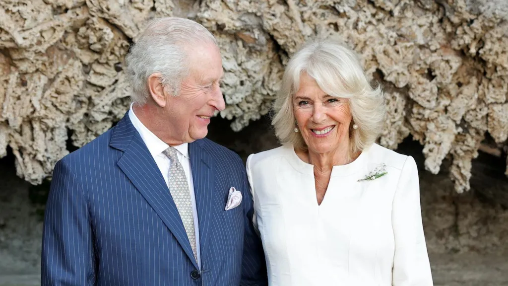 Rei Charles e Rainha Camilla Celebram Aniversário em Itália