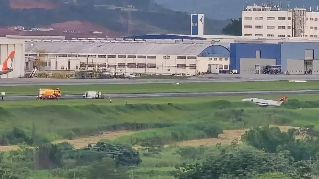 Avião da FAB sai da pista em São José dos Campos