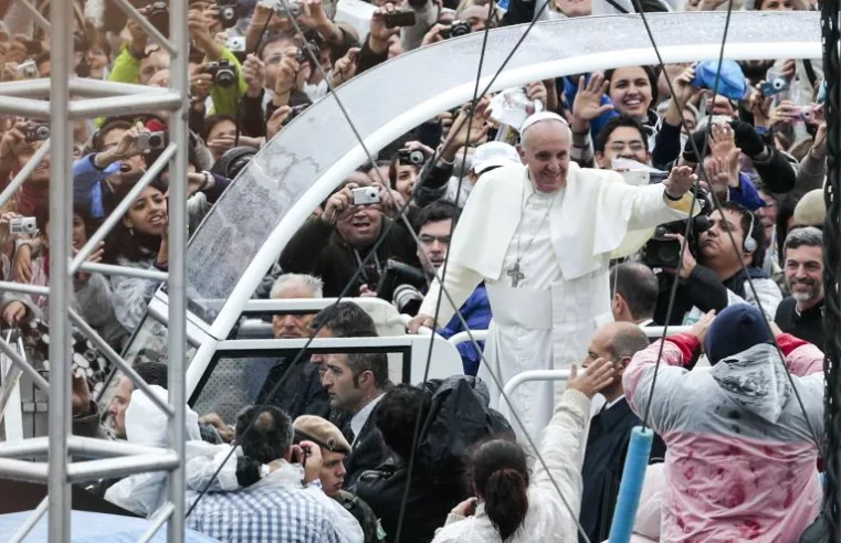 Belo Horizonte celebra missa em memória do papa Francisco