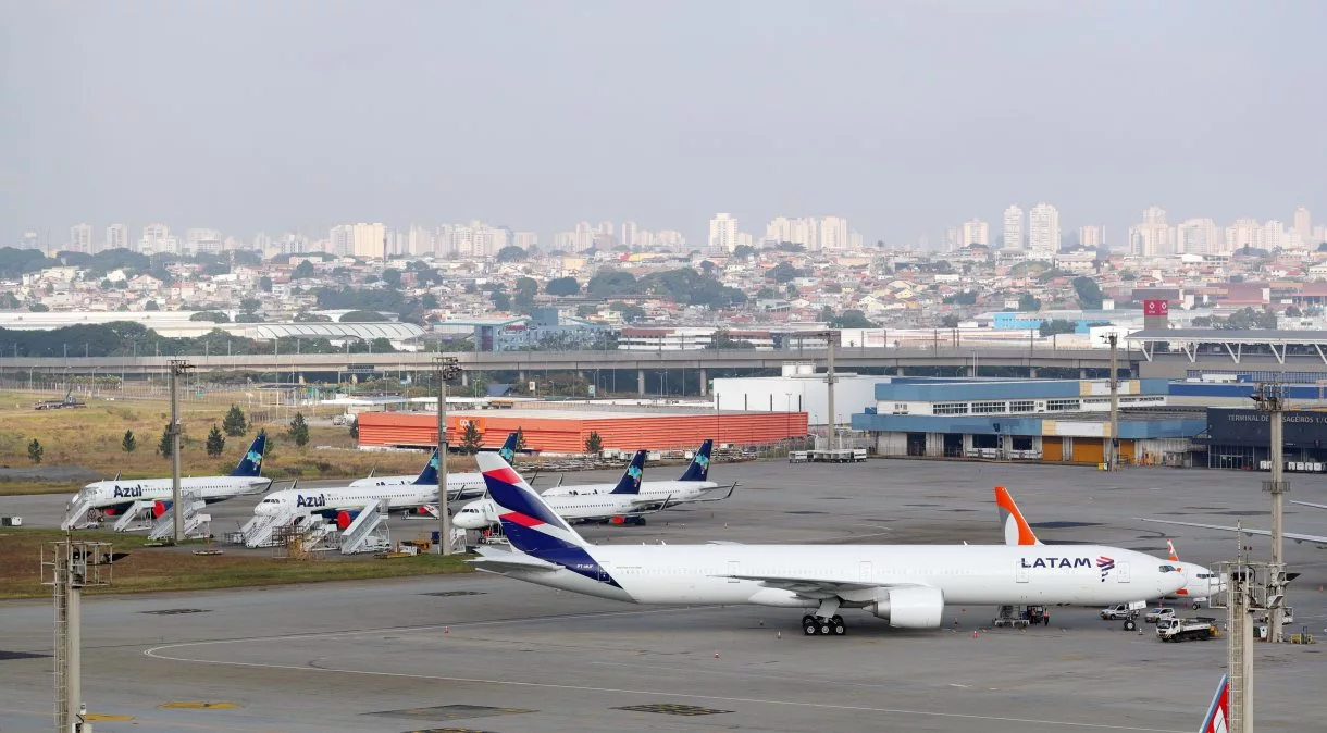 Quatro crianças invadem pista do Aeroporto de Guarulhos