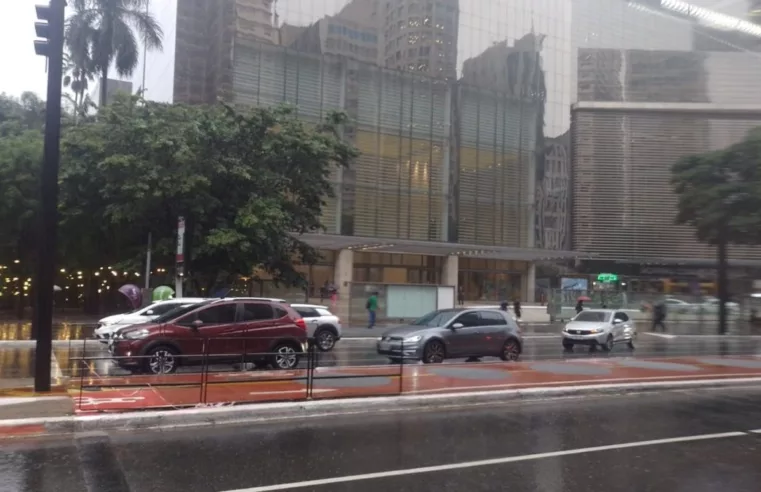 Frente fria traz tempestades e frio para São Paulo