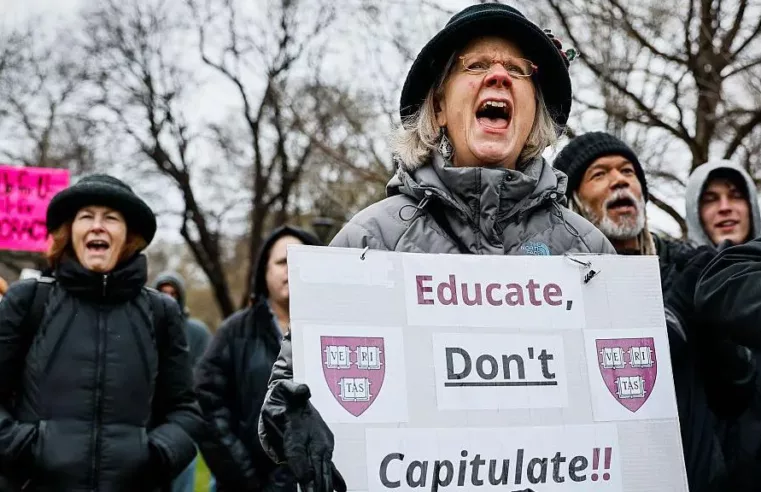 Trump Ameaça Harvard com Perda de Benefícios Fiscais