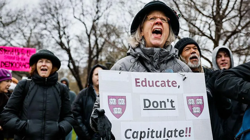 Trump Ameaça Harvard com Perda de Benefícios Fiscais
