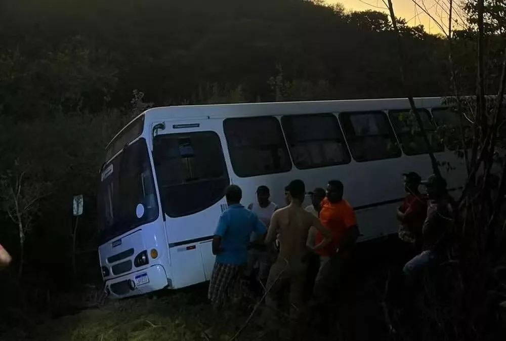 Acidente de ônibus em Sergipe deixa 2 mortos e 8 feridos