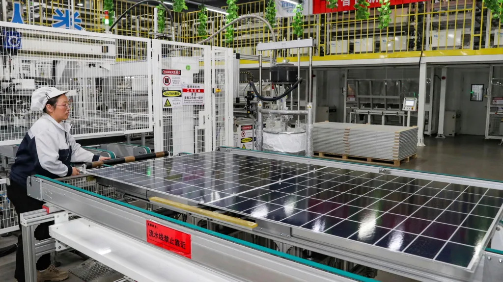 EUA Impõem Tarifas Altas em Painéis Solares do Sudeste Asiático
