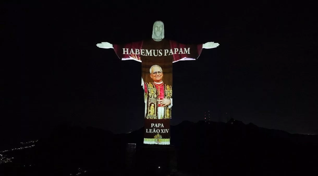 Cristo Redentor Celebra Eleição do Papa Leão XIV