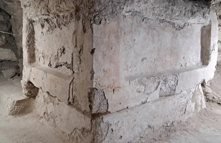 Descoberta de Altar em Tikal Revela Relação com Teotihuacan