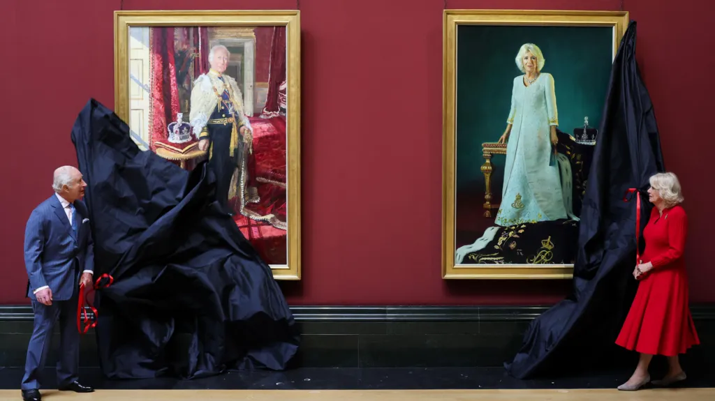 Rei Carlos e Rainha Camilla Revelam Retratos na National Gallery