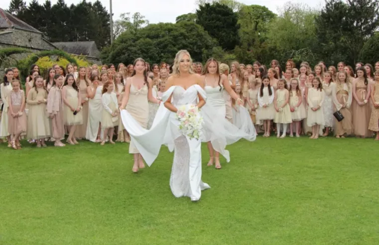 Casamento Inusitado: 95 Madrinhas e uma Celebração Inesquecível