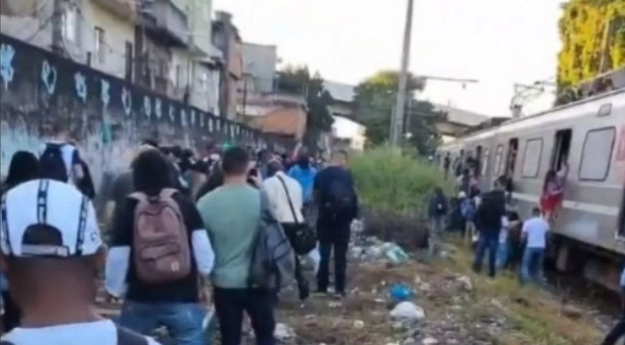 Tiroteio no Jacarezinho paralisa transporte ferroviário