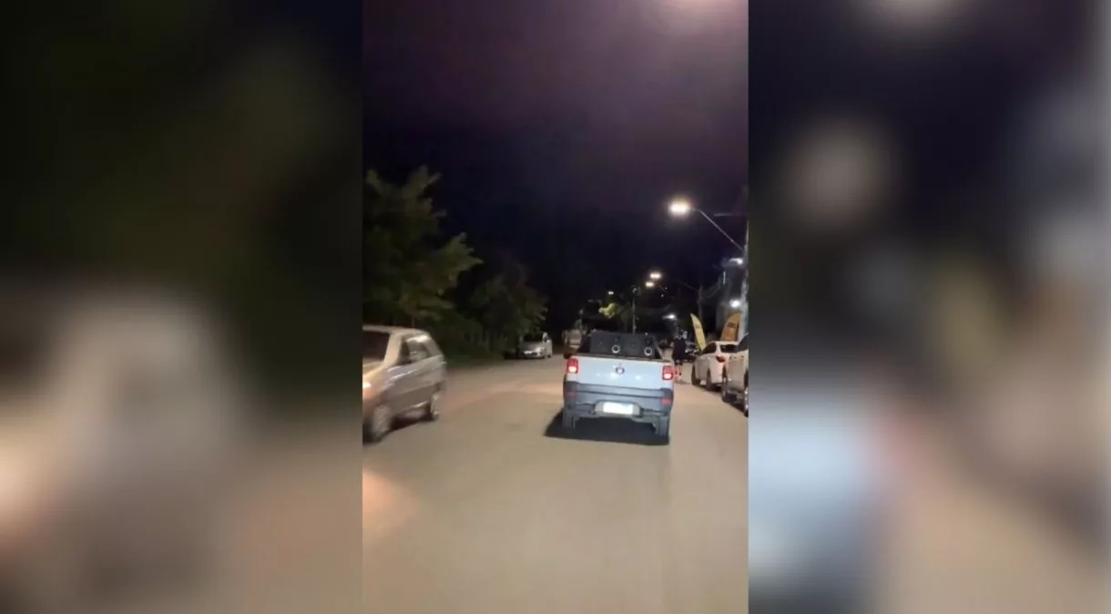 Carro de som vende atestados médicos e gera polêmica em BH