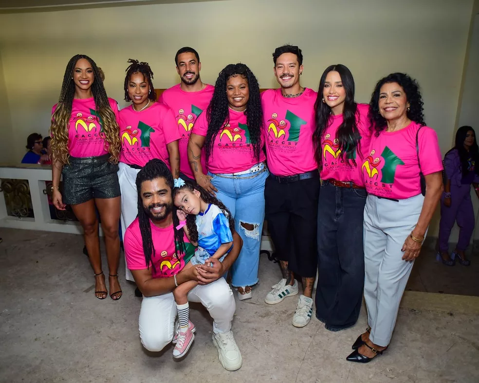 Reencontro de Ex-BBBs Marca Desfile Solidário no Rio