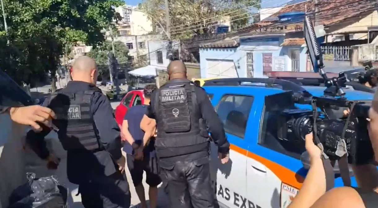 Desespero de mãe em assalto a ônibus comove RJ